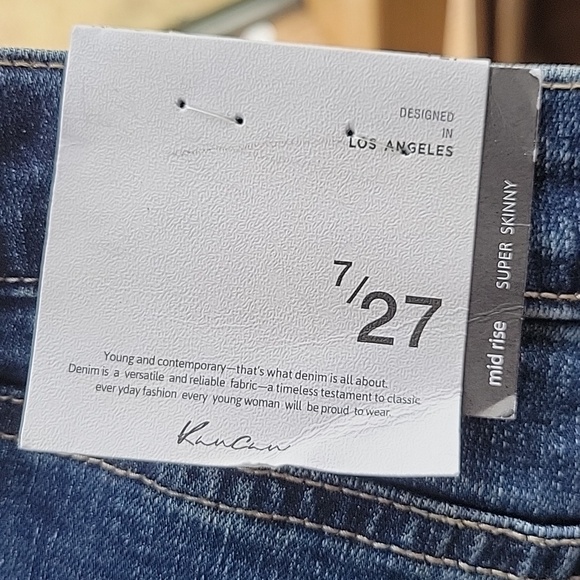 KanCan Dark Wash Distressed Flare Jeans Size 27" - Picture 7 of 8